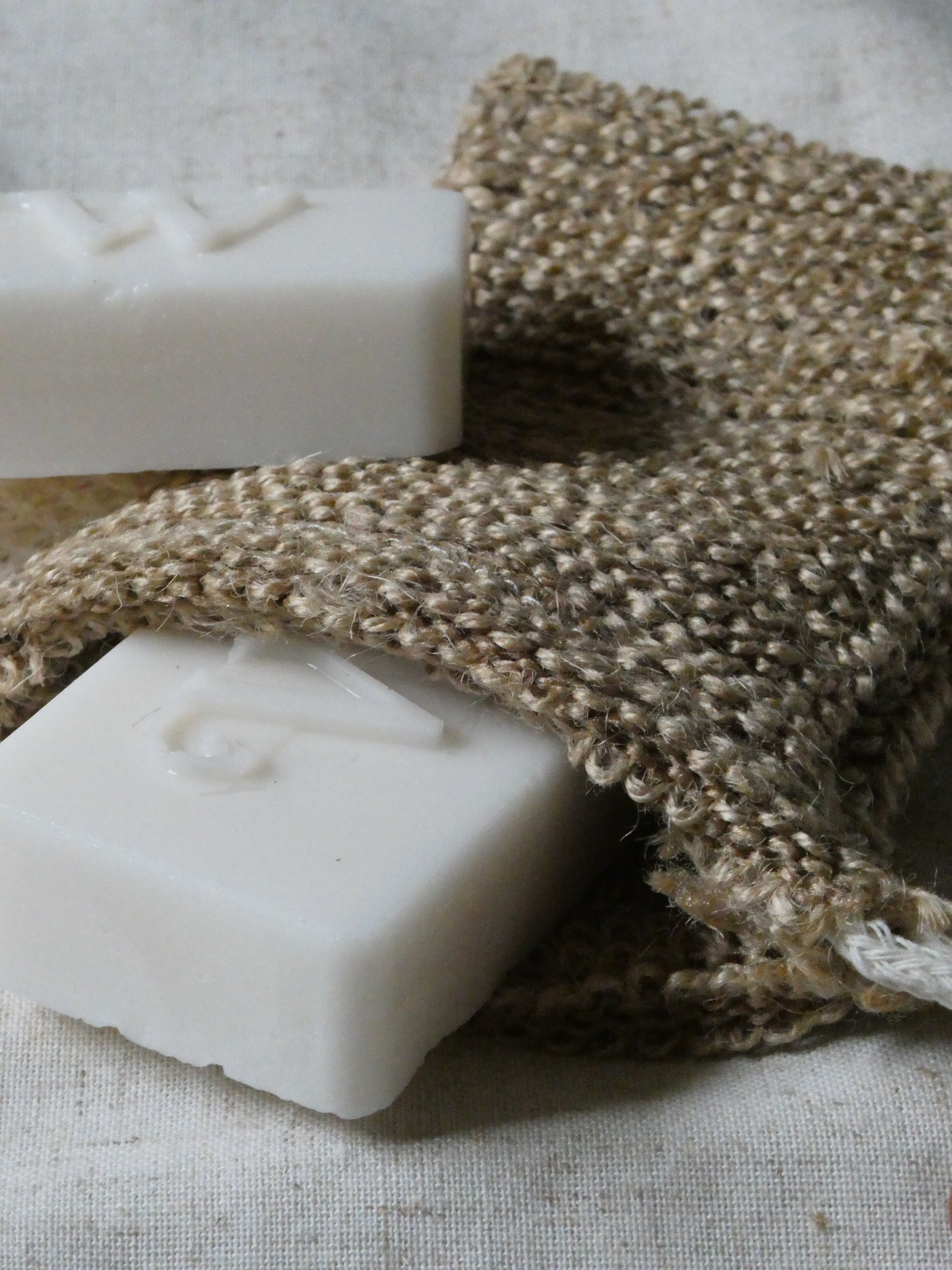 Softening Cleansing Bar | Soft Musk Woofe